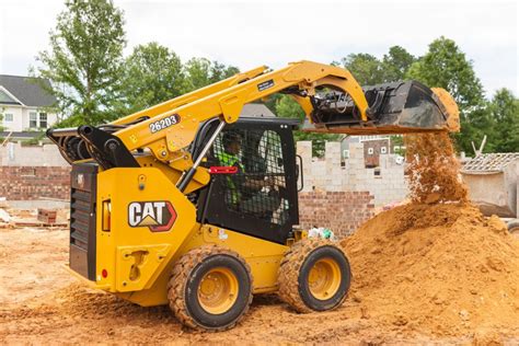 SkID StEERS/COmPACt tRACk LOADERS 